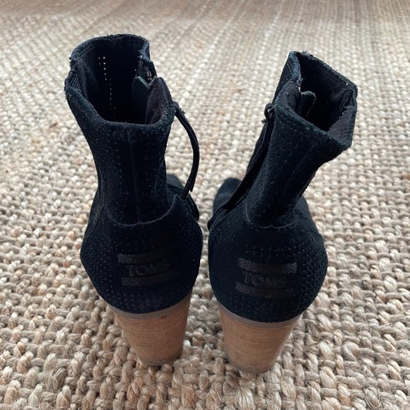 Toms Majorca Perforated Suede Peep Toe Block Heel Ankle Boots | Black 7.5 - Picture 2 of 5
